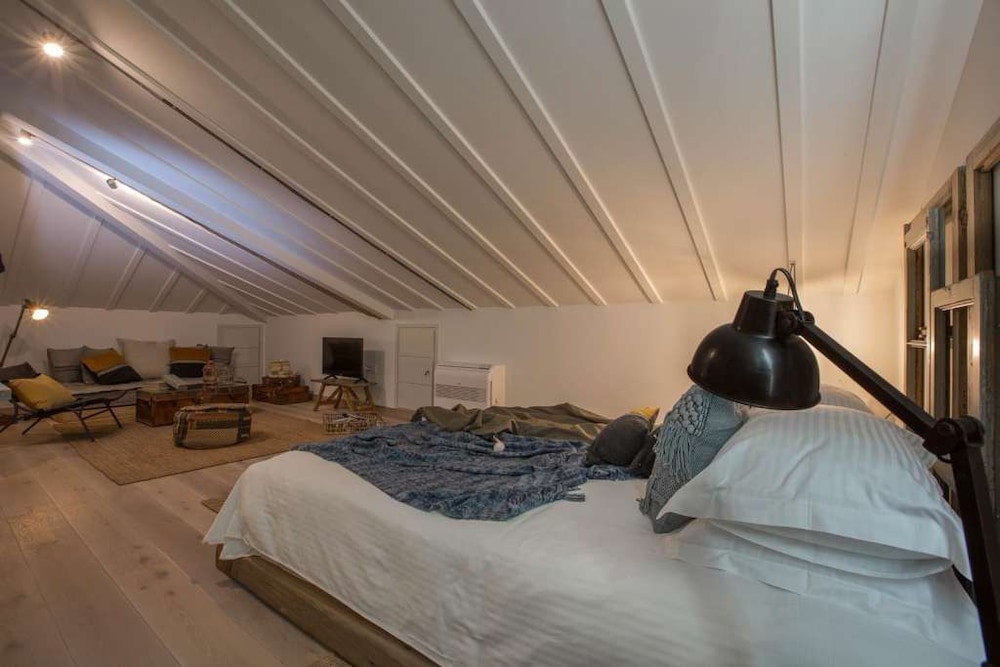 Room, Castle View, Attic