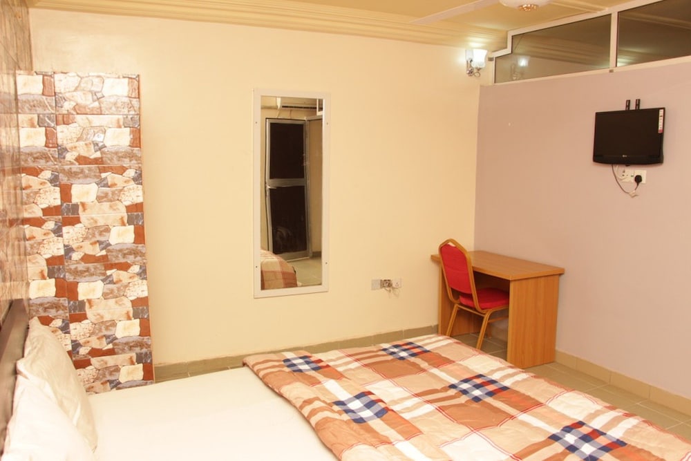 Pedallo Luxury Inn Ltd 8/16