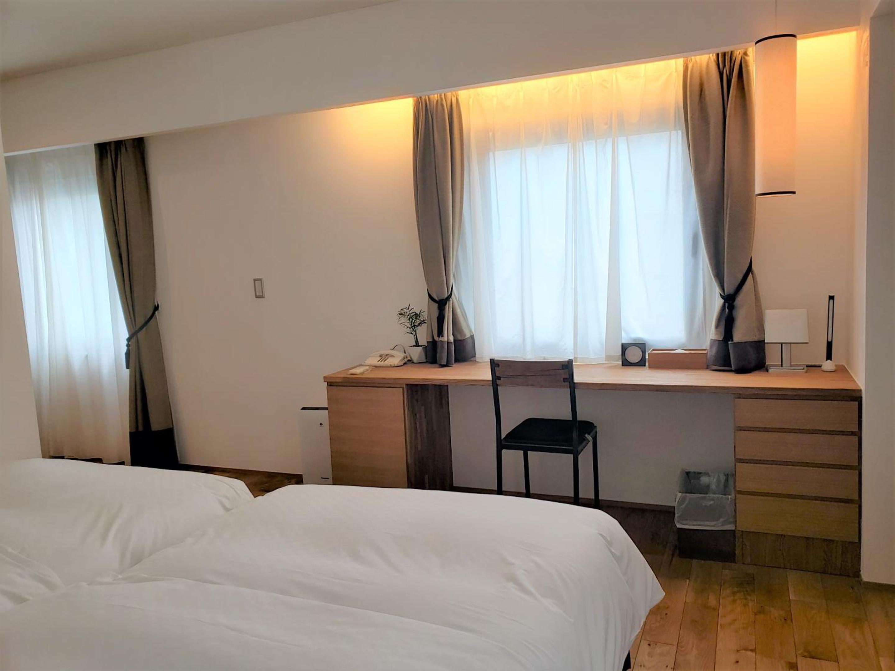 SUPERIOR, TWIN BEDS