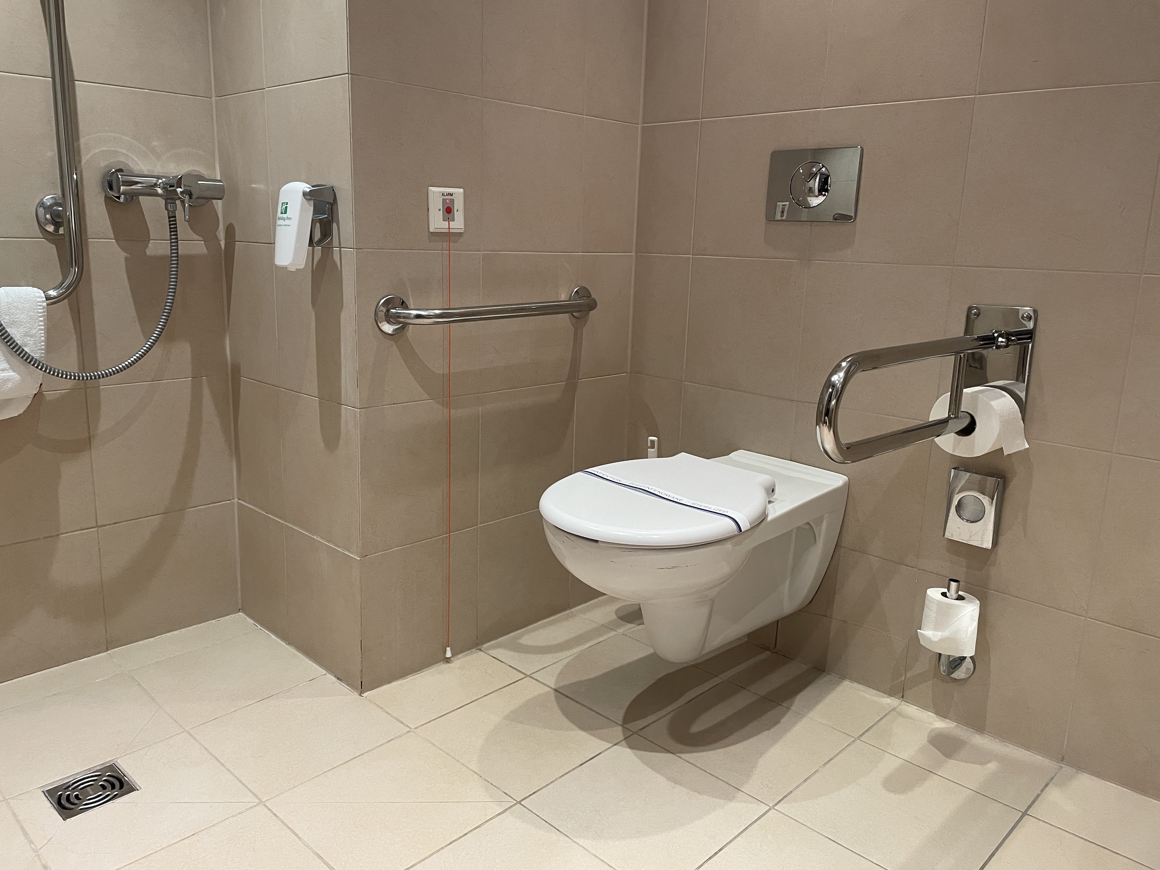 Holiday Inn Warsaw Jozefow 50/50