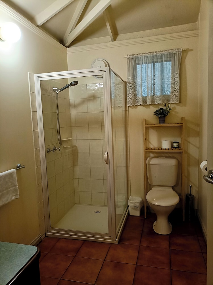 Kalimna Woods Cottages 50/50