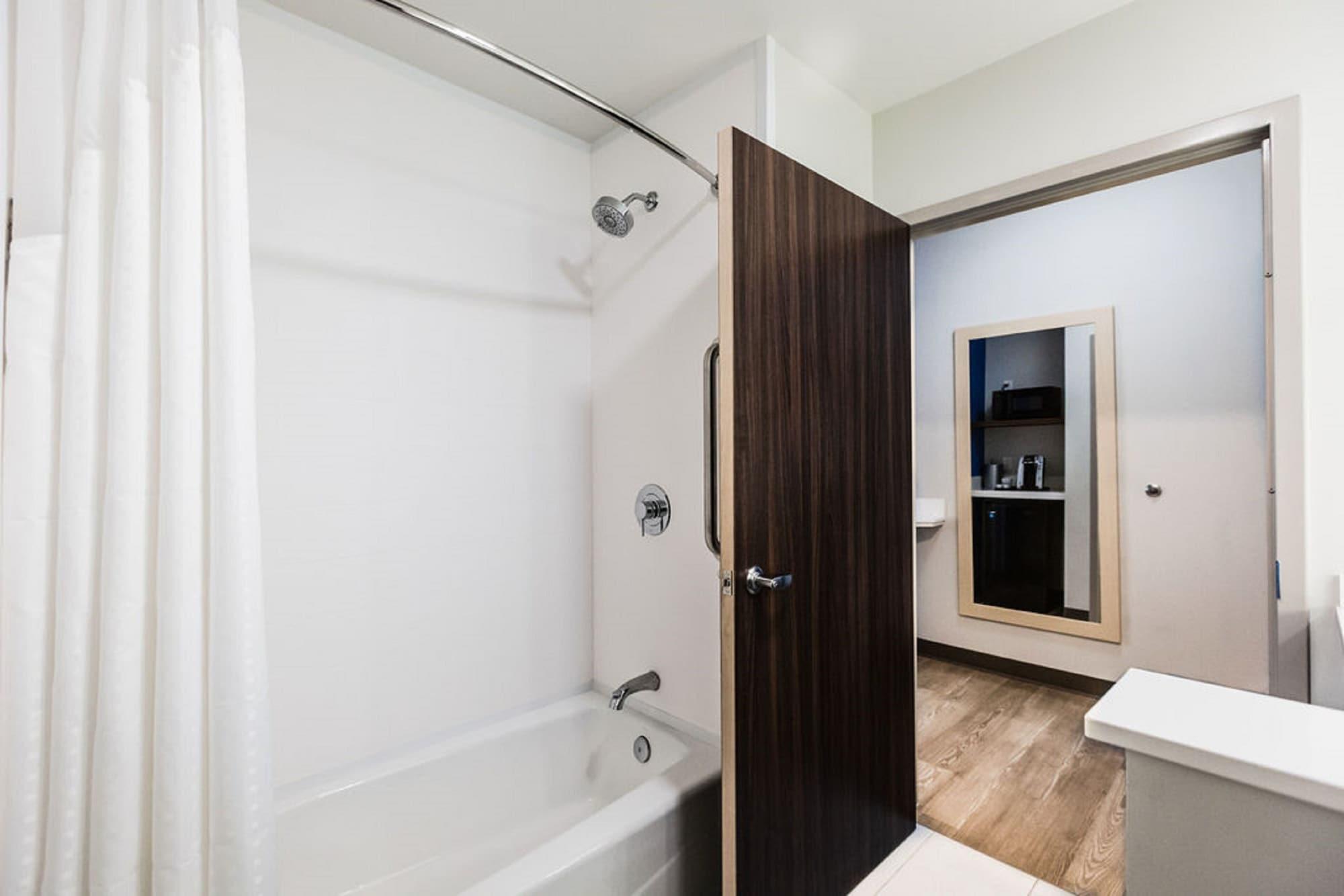 Standard, Multiple Beds, Extra Floor Space