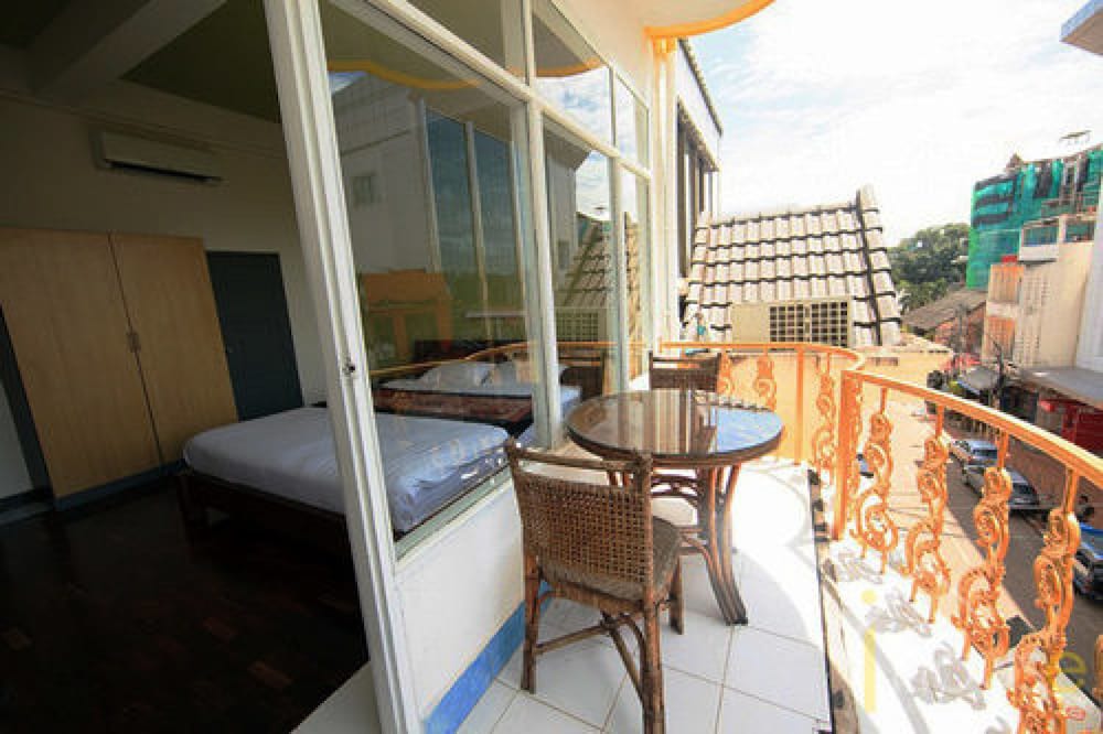 iHouse hotel 27/36