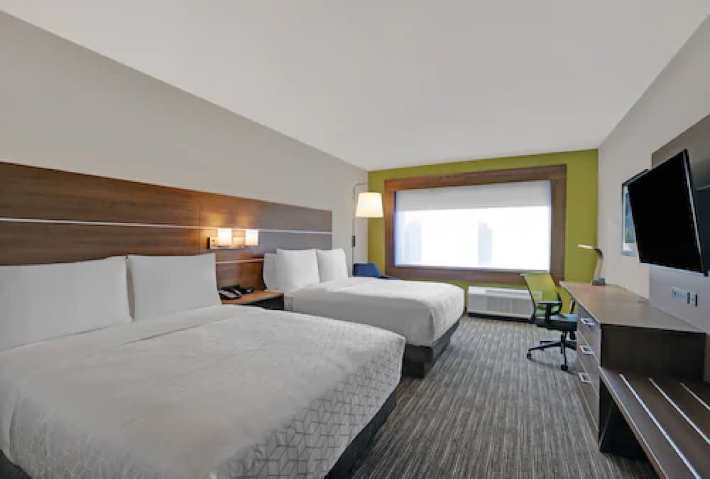 STANDARD, 2 QUEEN BEDS