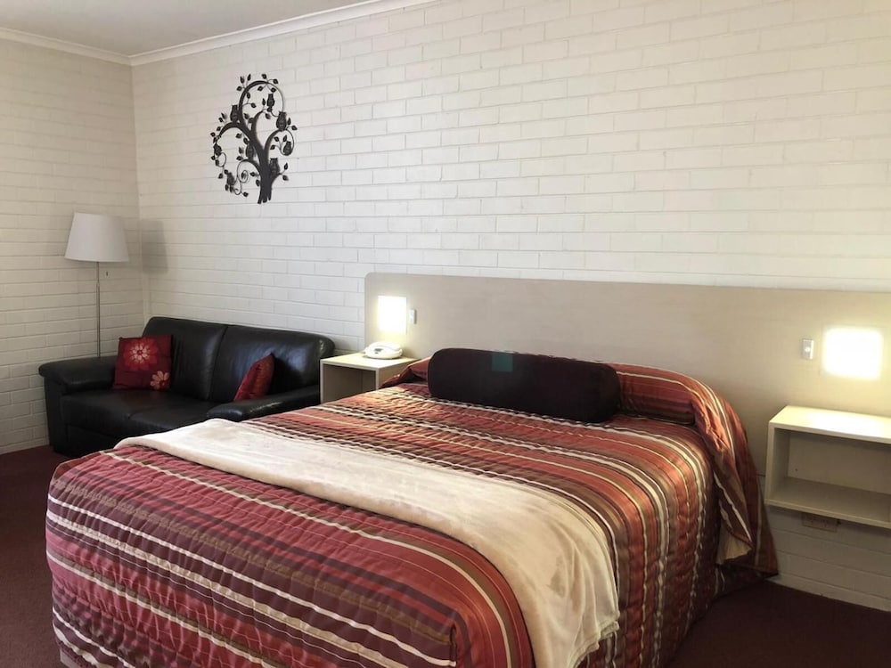 Goulburn Motor Inn 24/59