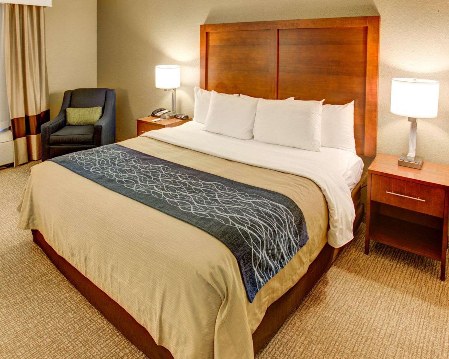 ROOM, KING BED