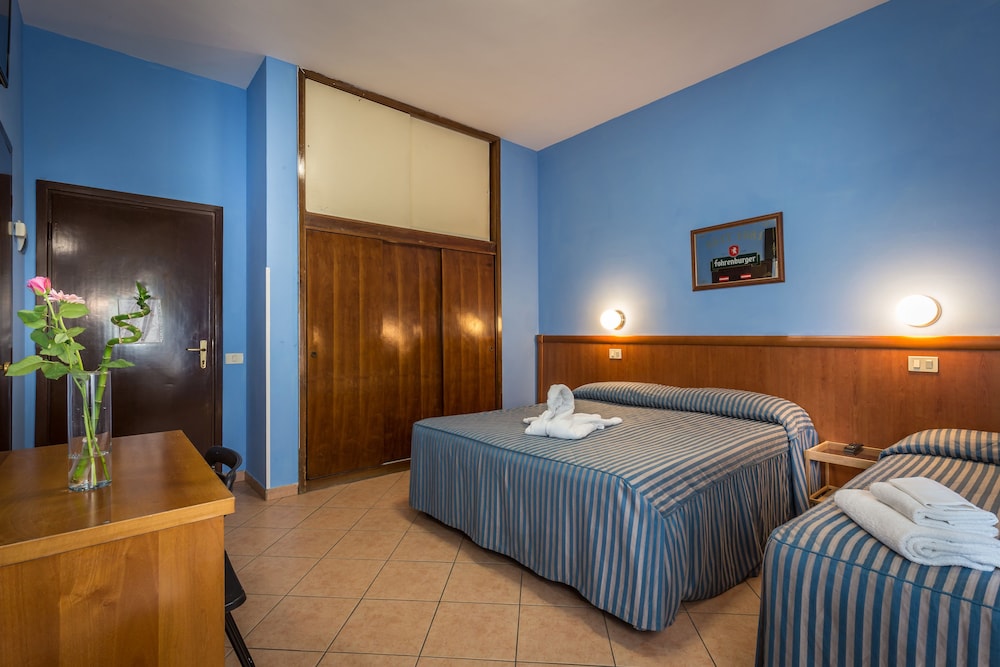 ROOM, TRIPLE