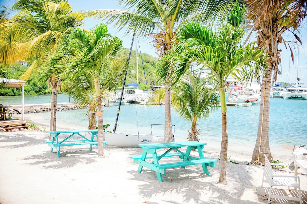 Le Phare Bleu Boutique Hotel And Marina 62/64
