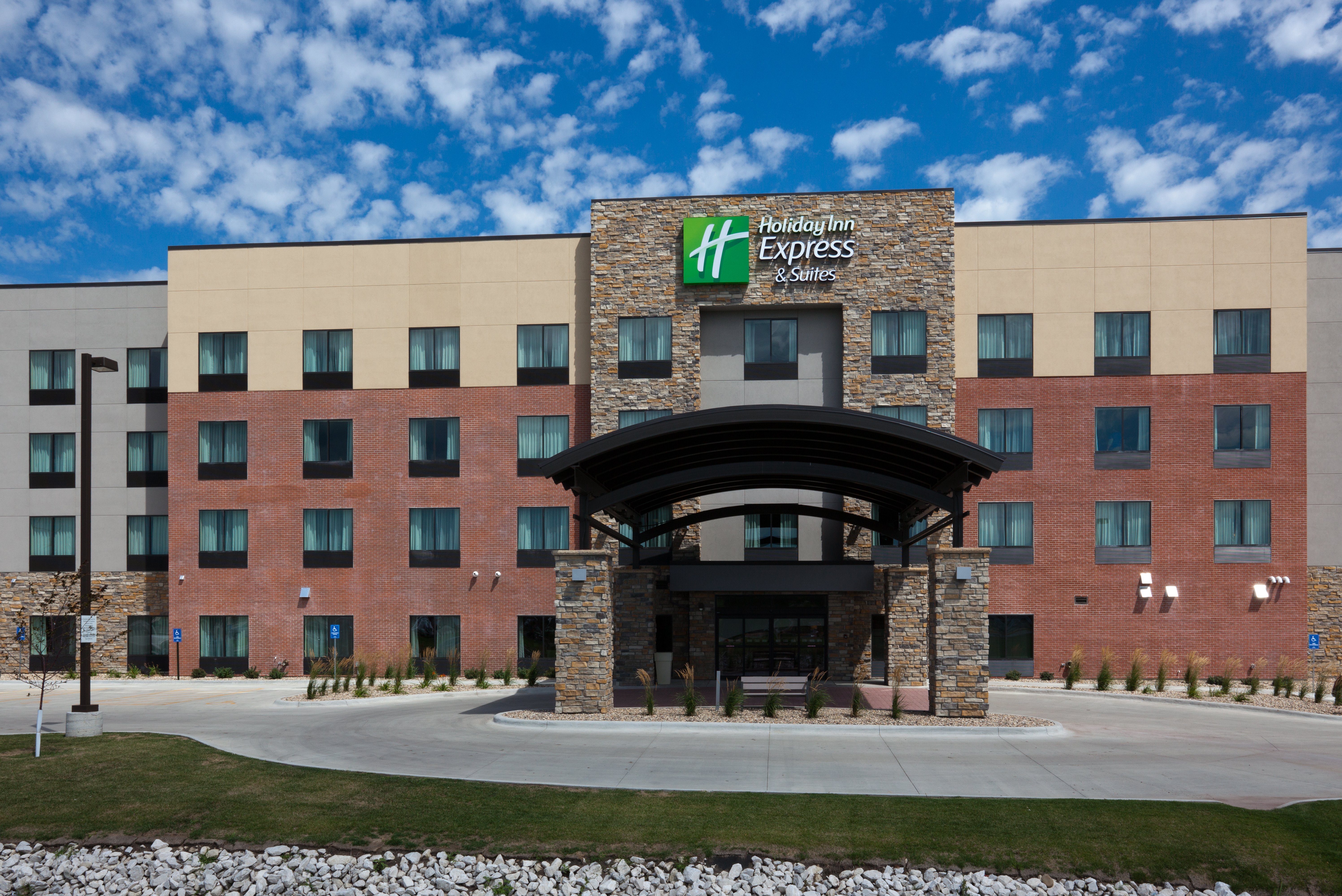 Holiday Inn Express Fort Dodge 3/26