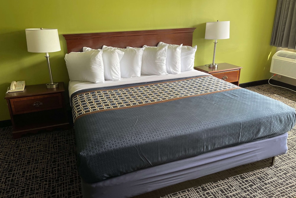 Wingate by Wyndham Lake George 32/63