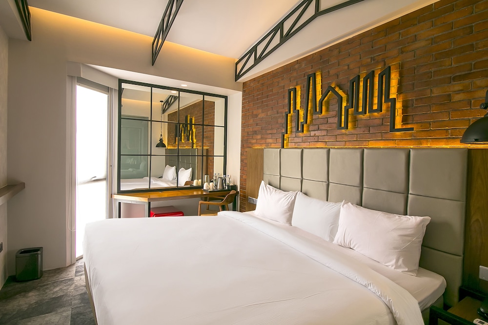 DELUXE, DOUBLE BED