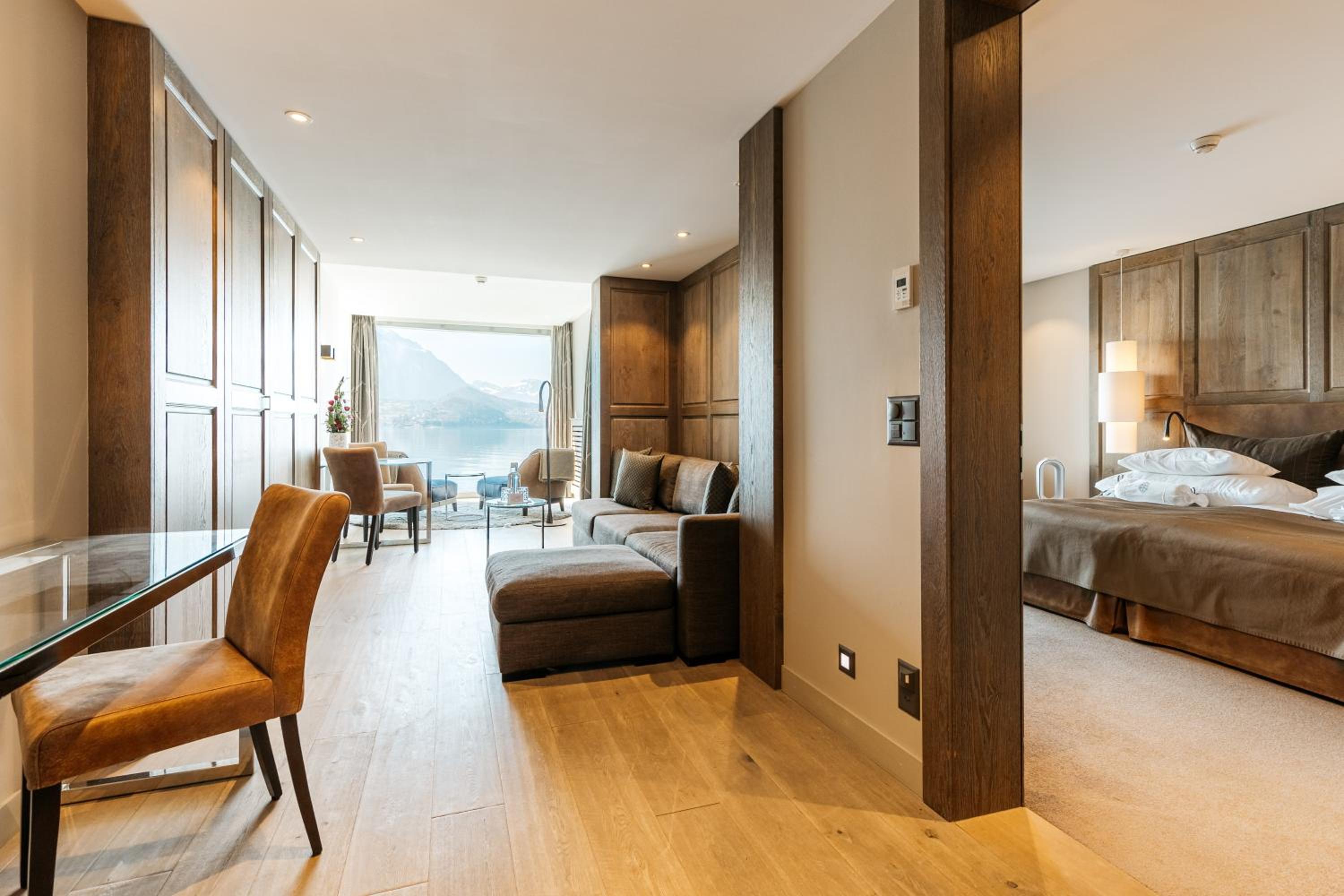 Tower, Suite