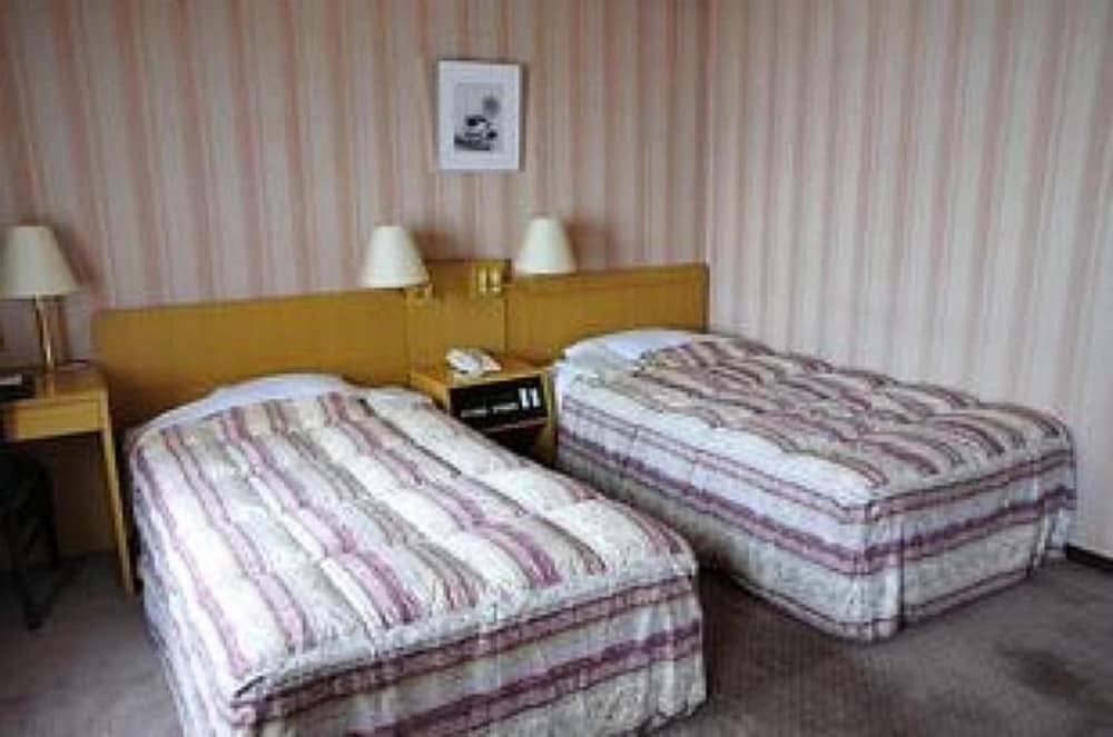 Hotel Half Time 25/46