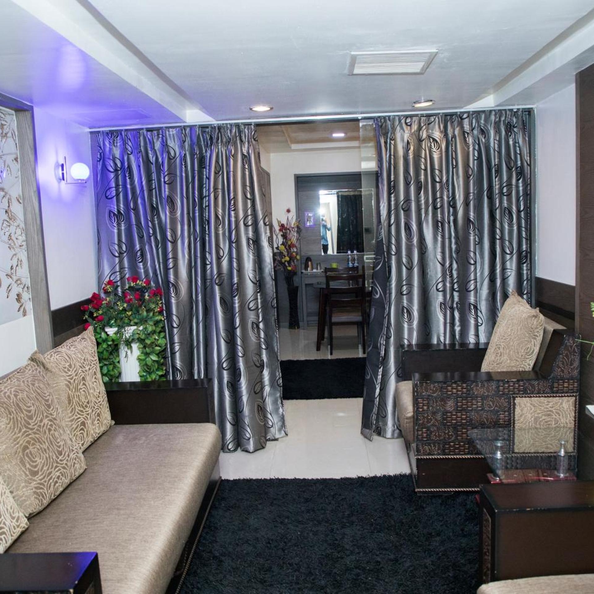Moskva Hotel 35/49