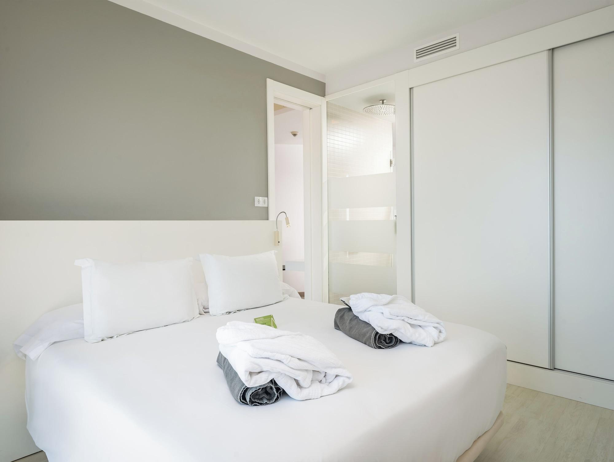 Suite, Pool and Sea View