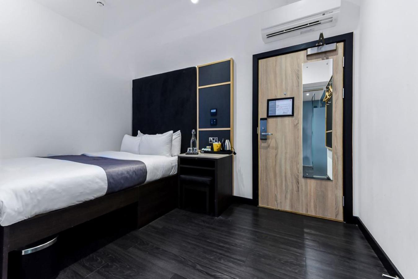 Inner, Z, Queen Bed, No Window, Accessible