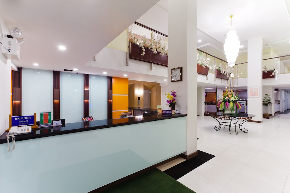 Sunday Platinum Suites 8/50