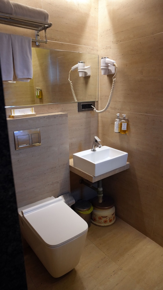 Jivanta Hotel 49/50