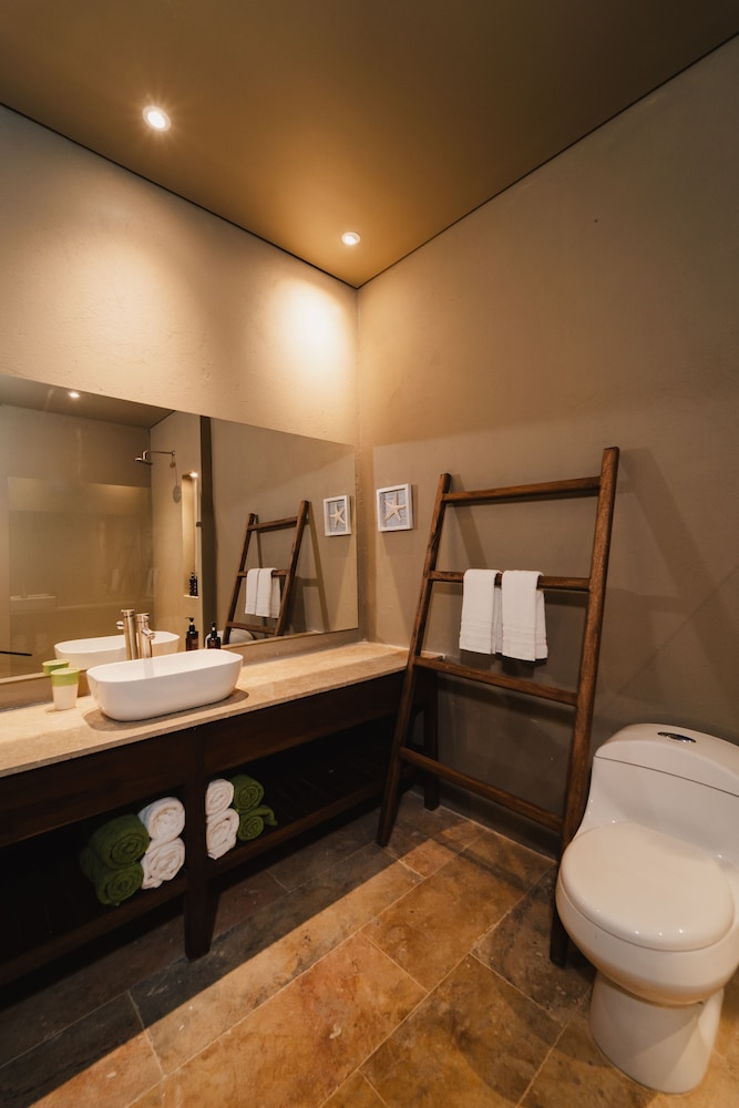 Naio Hotel 50/50