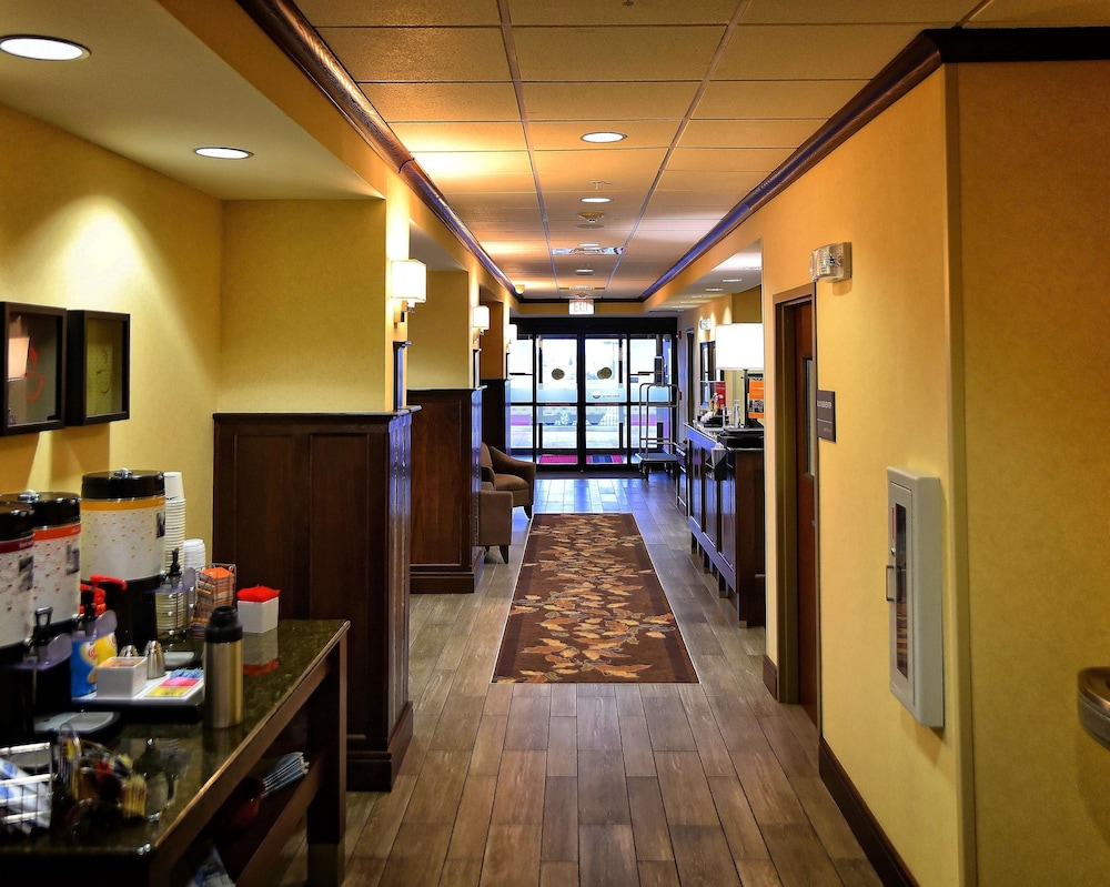 Hampton Inn Geneseo 39/54