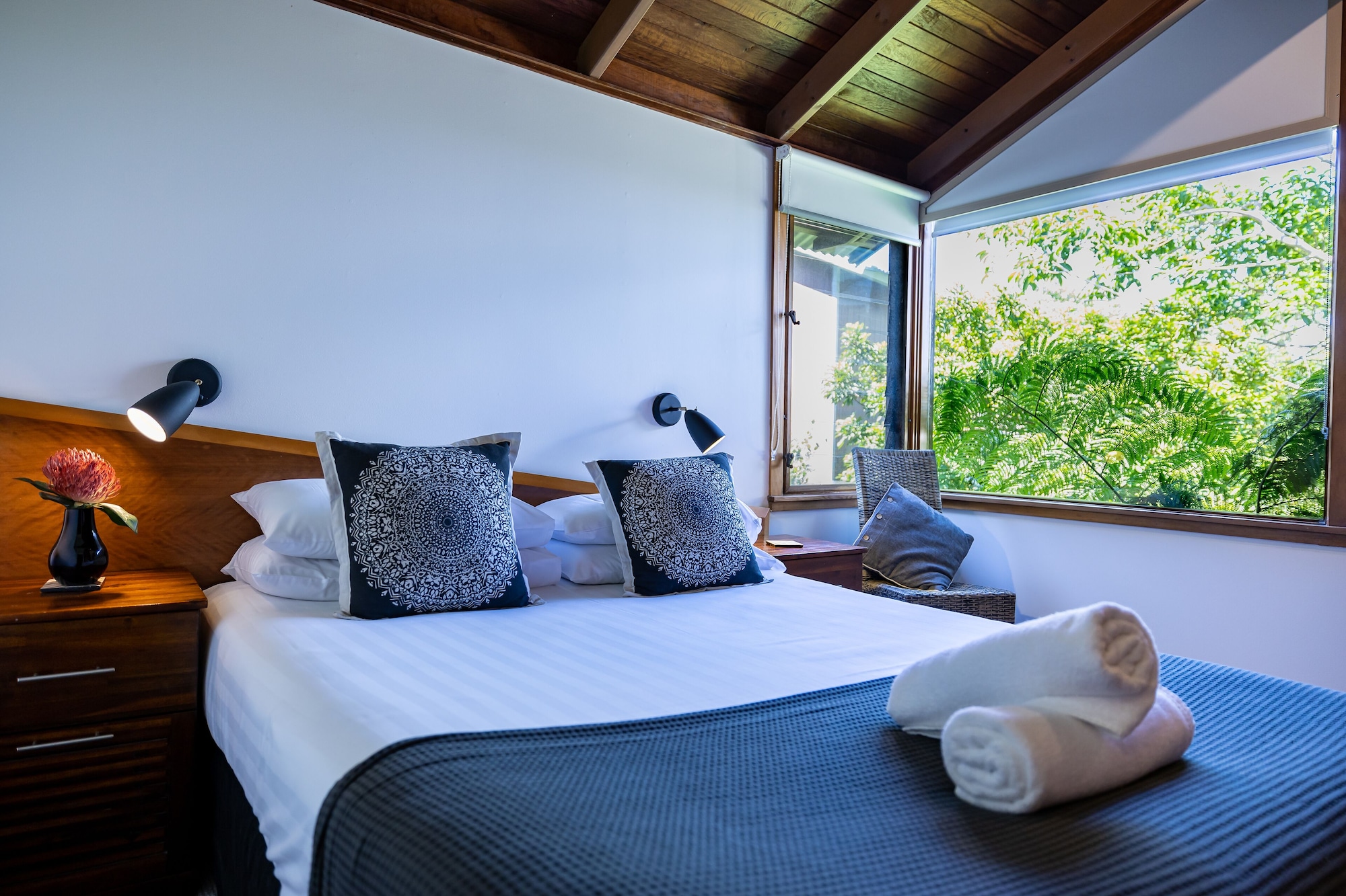 Spa, House, Queen and Twin Beds, Sofa, The Oasis Apartments and Treetop Houses 2/3