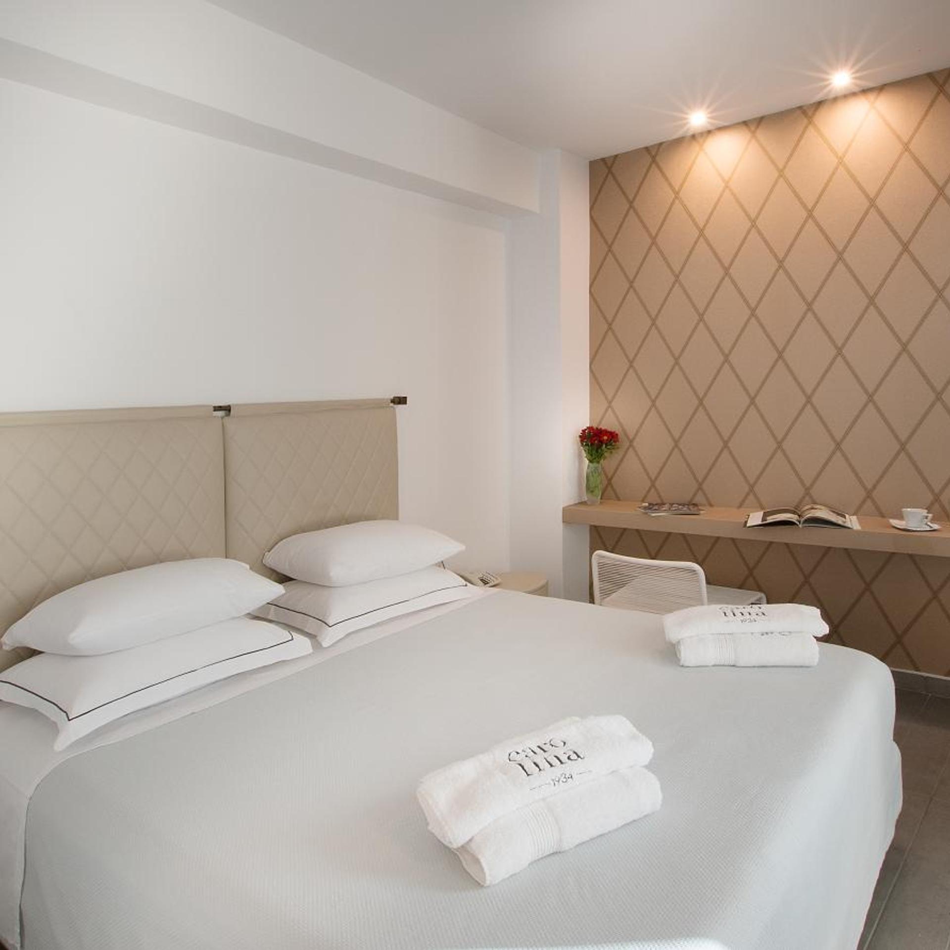 DELUXE, SUITE