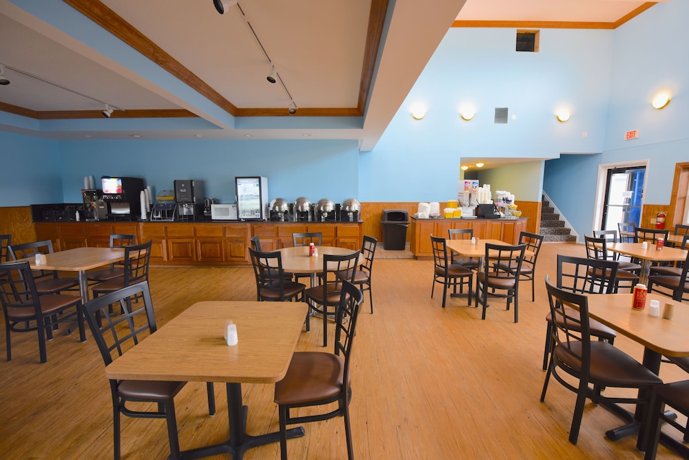 Days Inn By Wyndham Mackinaw City - Lakeview 24/28