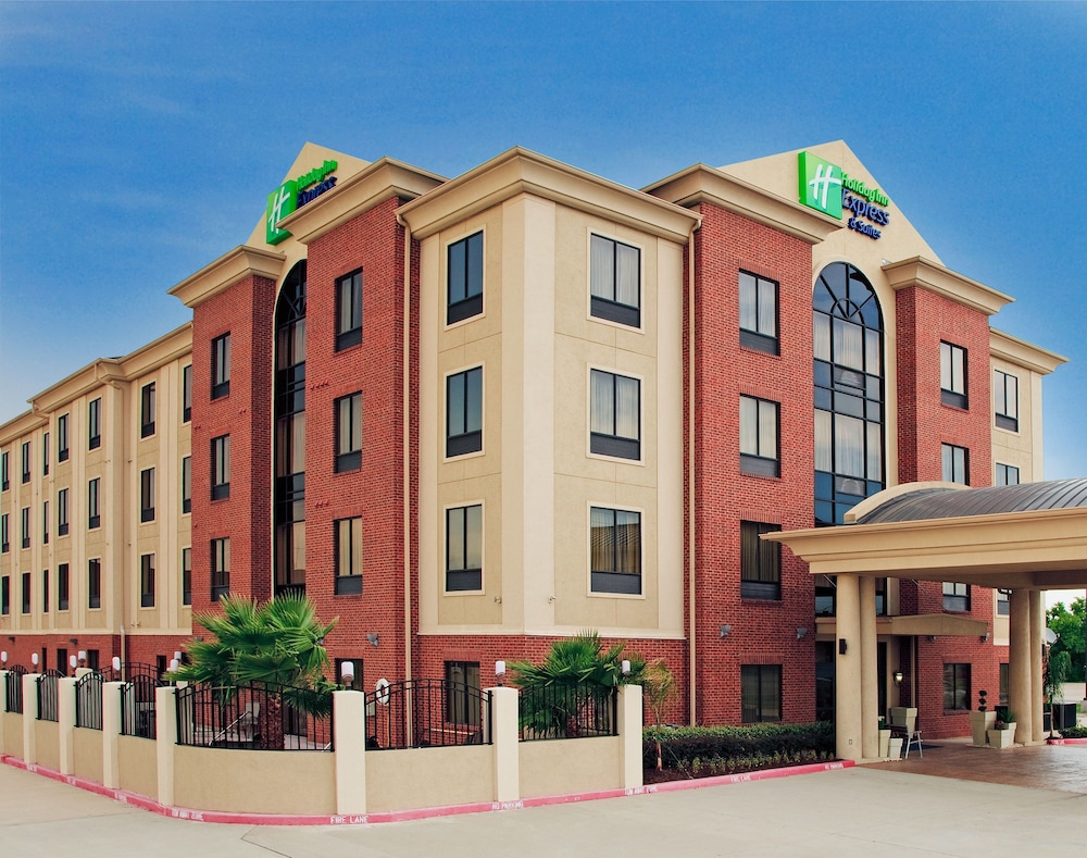 Holiday Inn Express Hotel and Suites La Porte 1/31