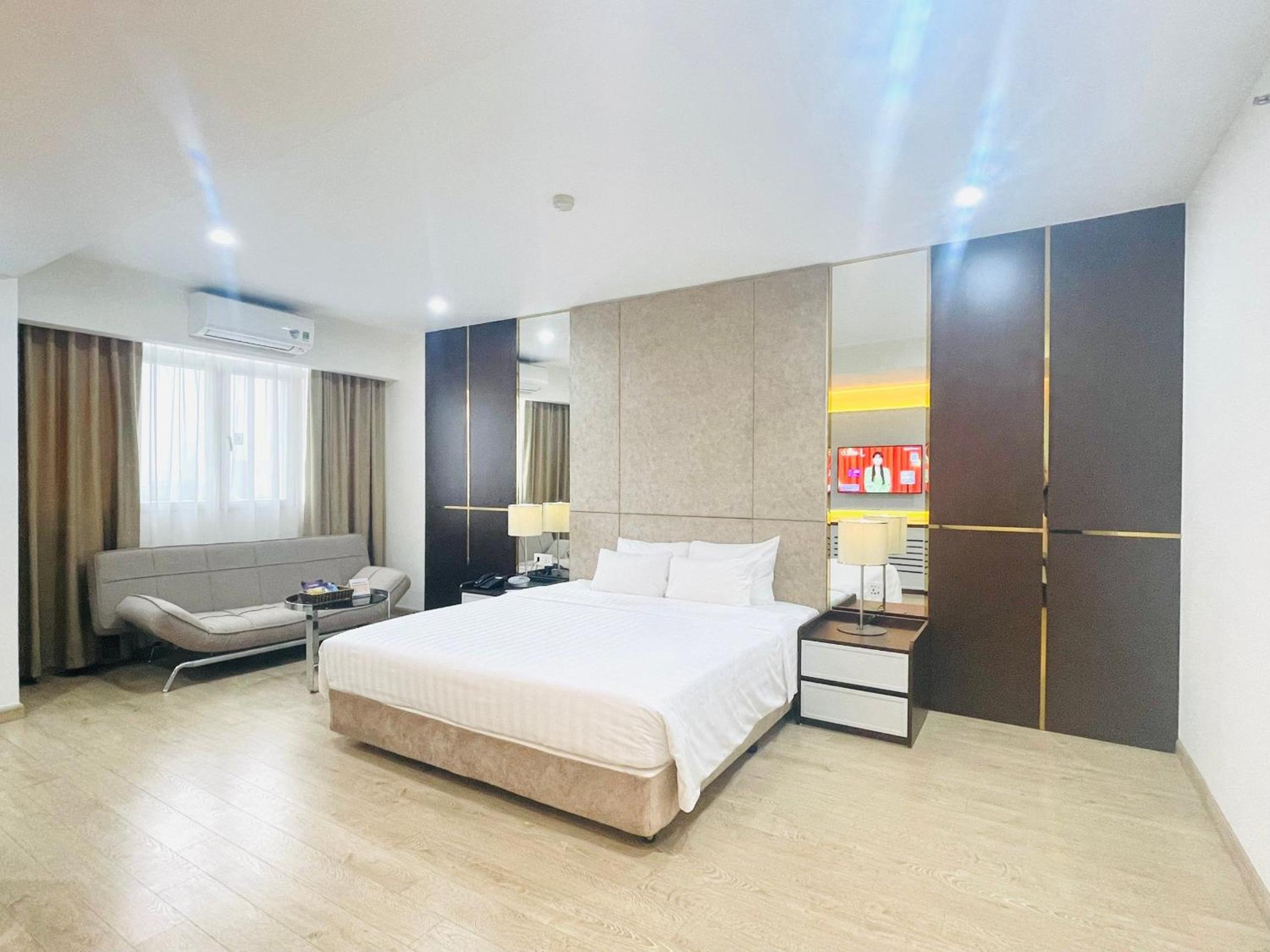 Deluxe, Queen Bed