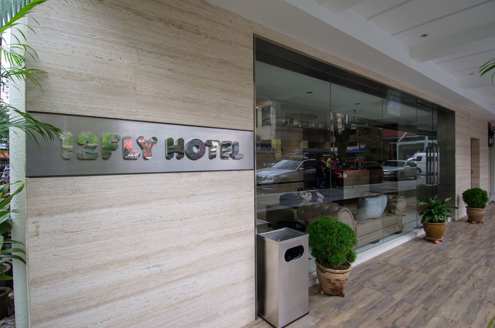 12fly Hotel 3/32