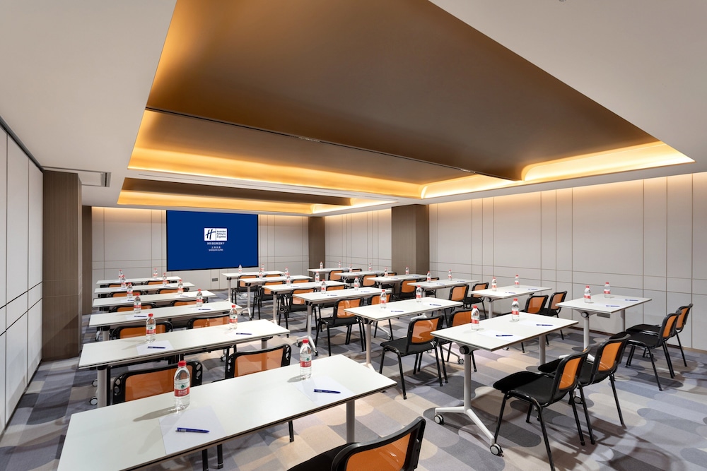 Holiday Inn Express Shanghai Gumei 45/56