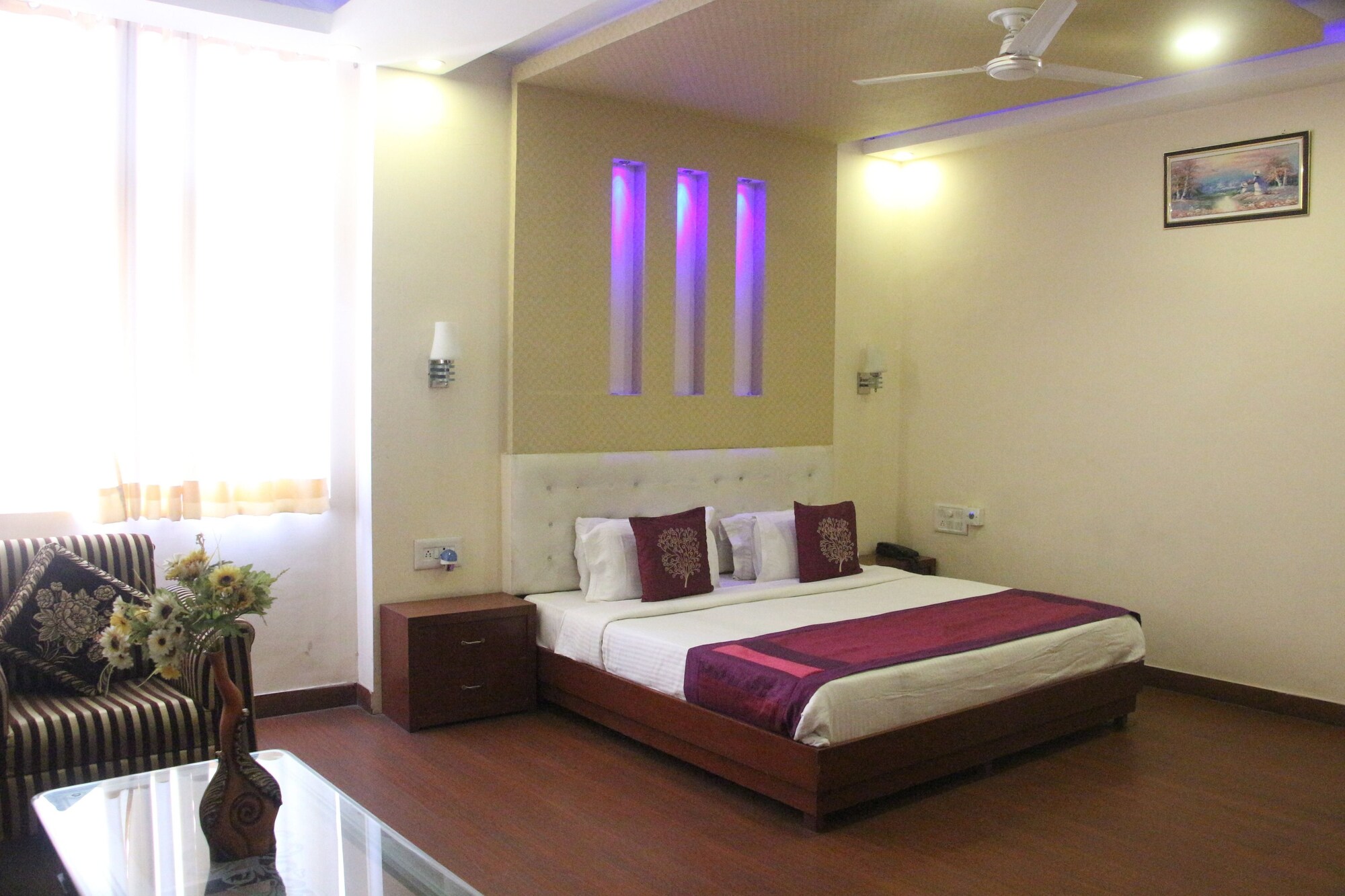 FAMILY SUITE, KING BED, CITY VIEW, EXECUTIVE LEVEL