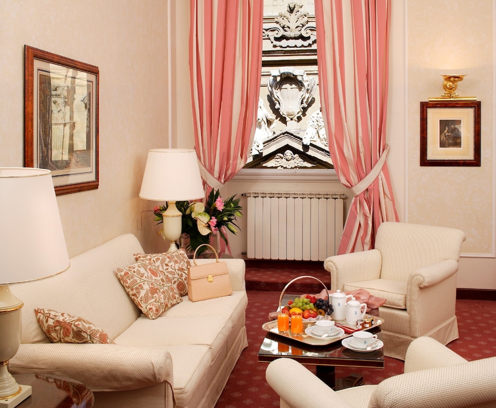 Hotel De La Ville 28/40