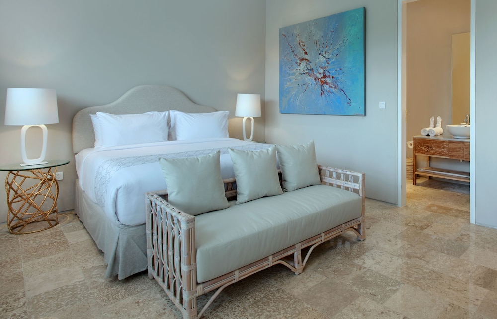 Room & Vespa 4 10/35
