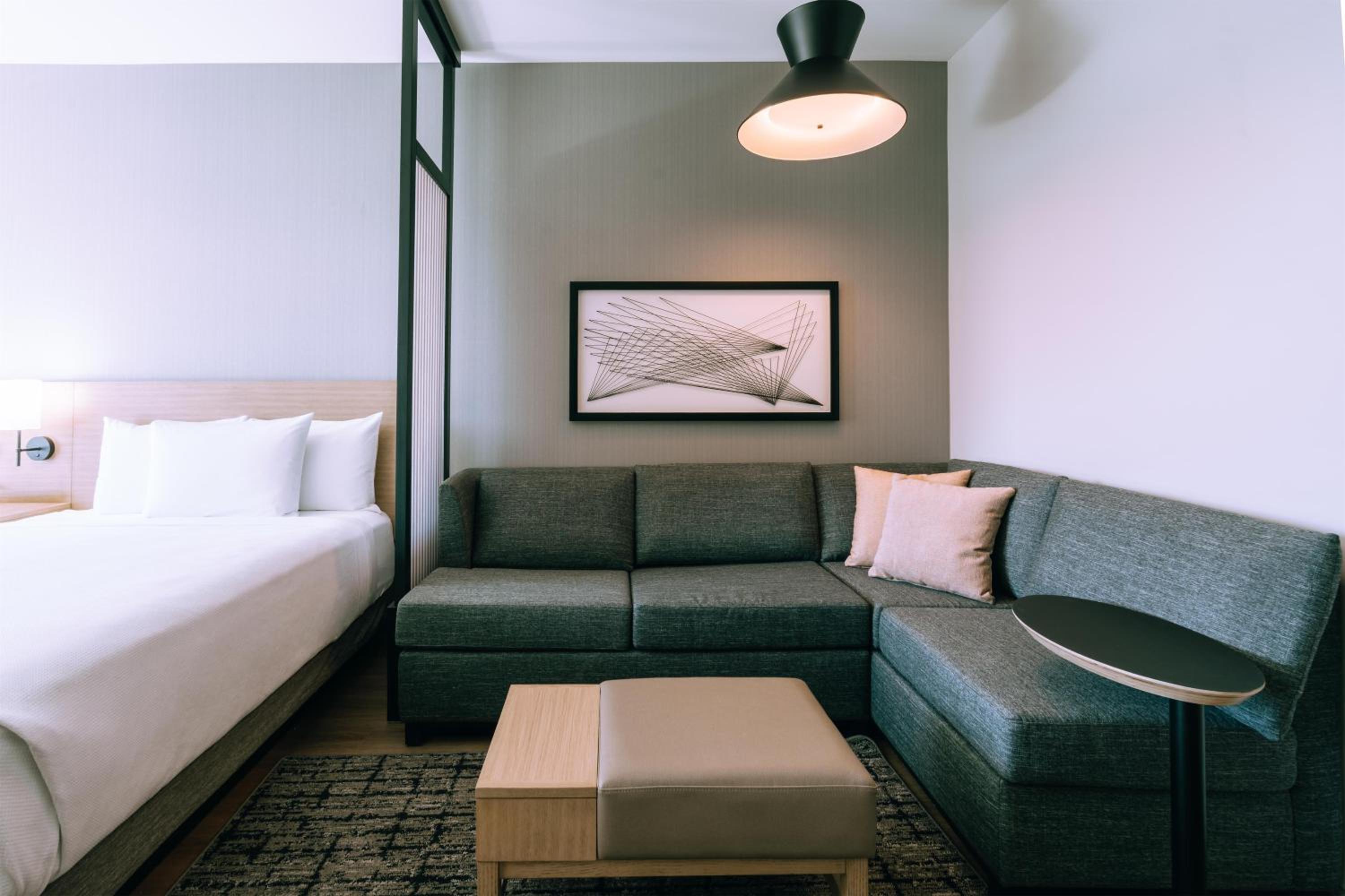 Hyatt Place Ontario Airport 36/50