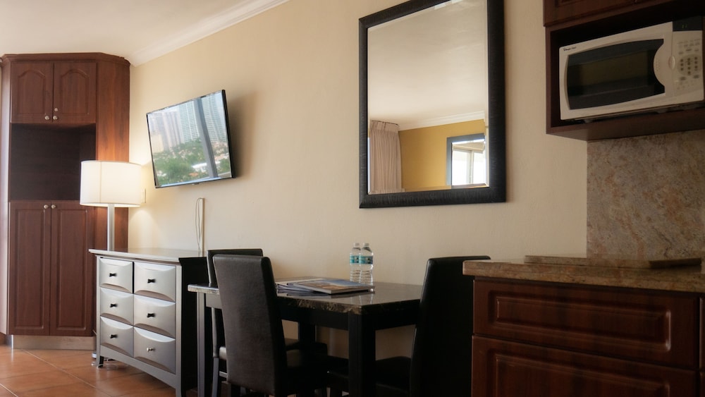 Ramada Plaza by Wyndham Marco Polo Beach Resort 47/67