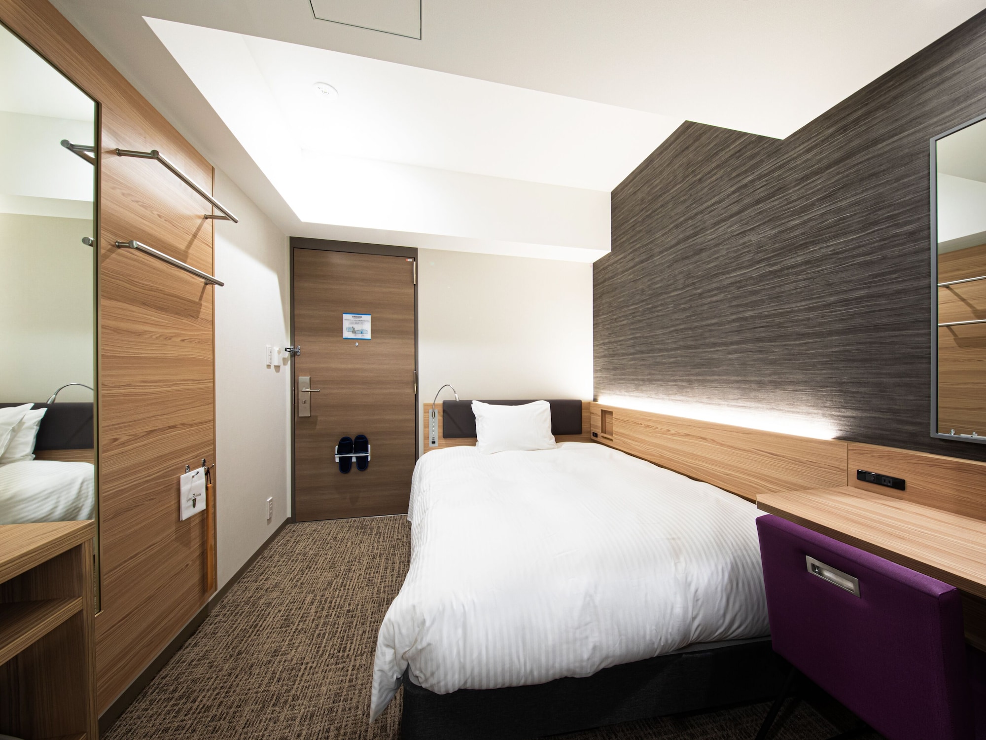SEMI ROOM, SEMI DOUBLE BED