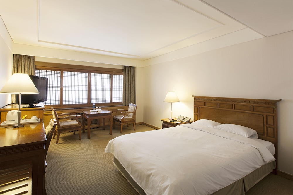 Commodore Hotel Busan 24/62
