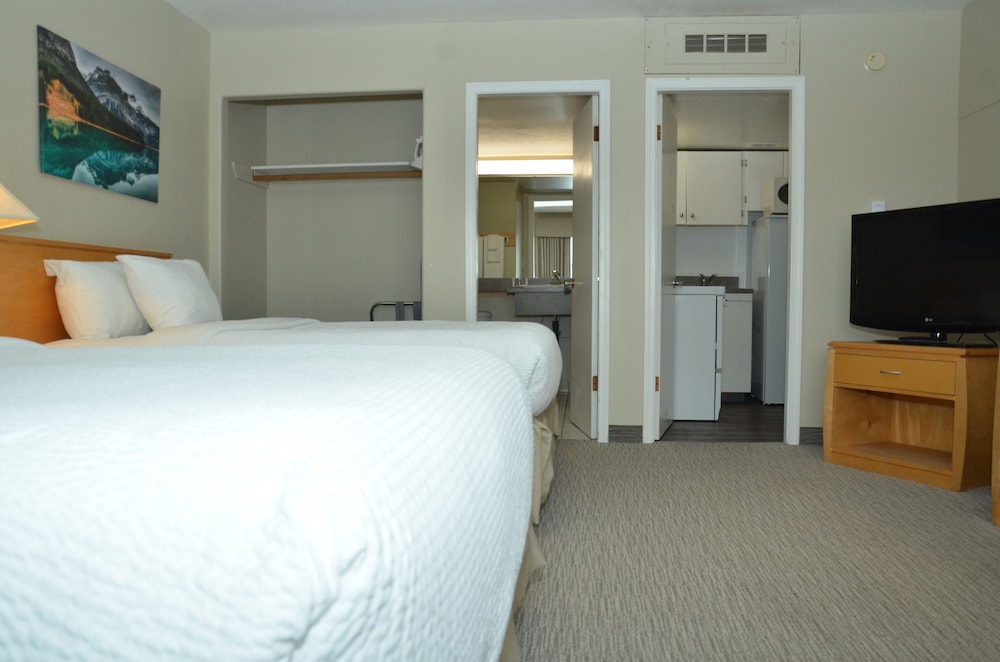 Days Inn By Wyndham Golden 9/41