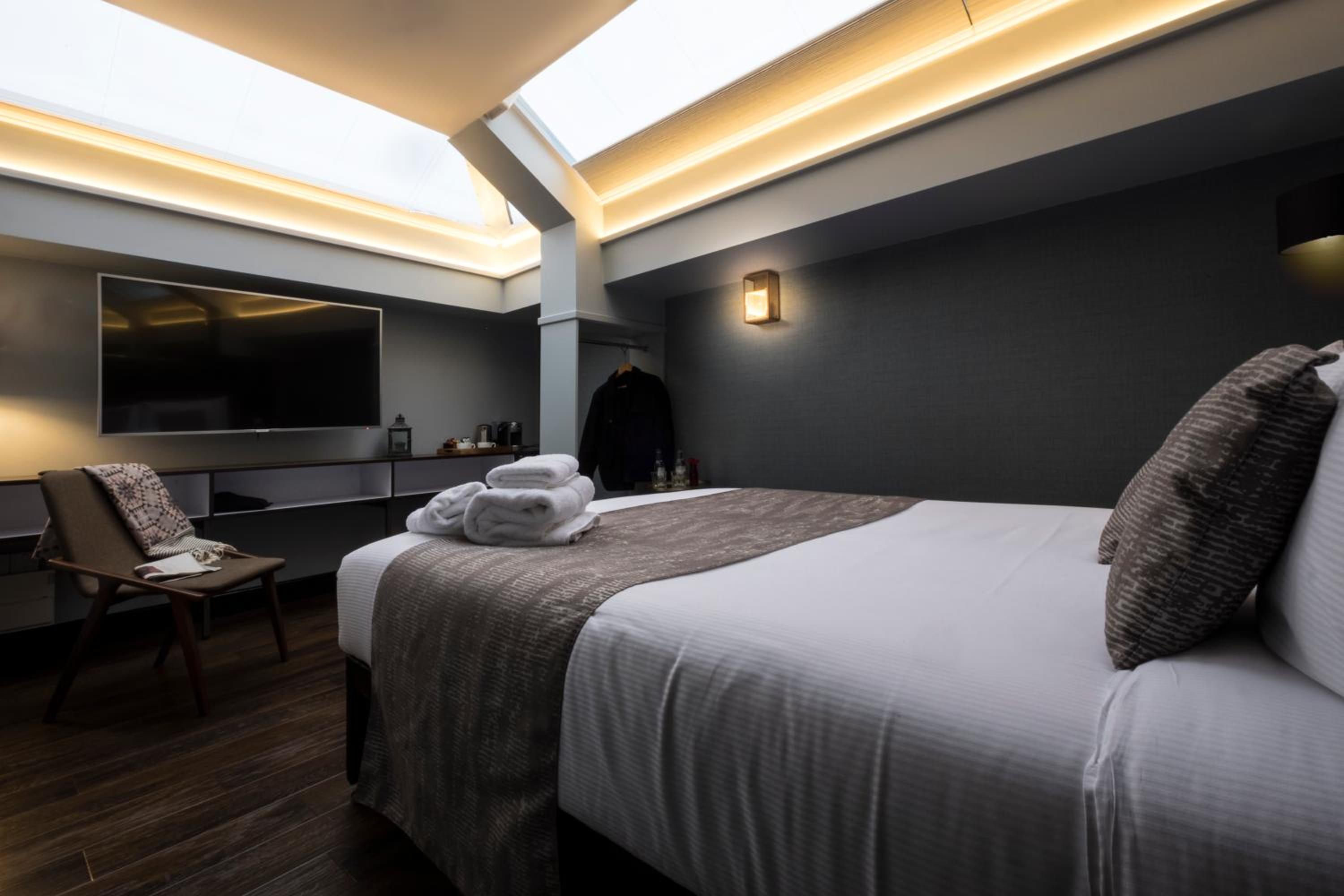 SUPERIOR, DOUBLE BED