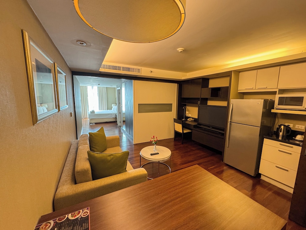 The Narathiwas Hotel and Residence Sathorn Bangkok 34/63