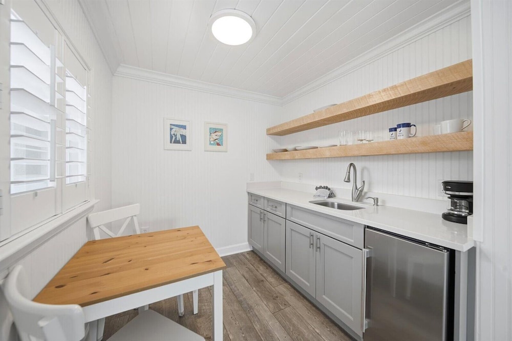 Inn On The Beach 8/50