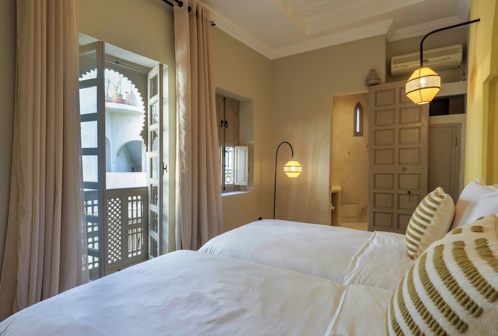 Riad XO Amira Victoria 31/50