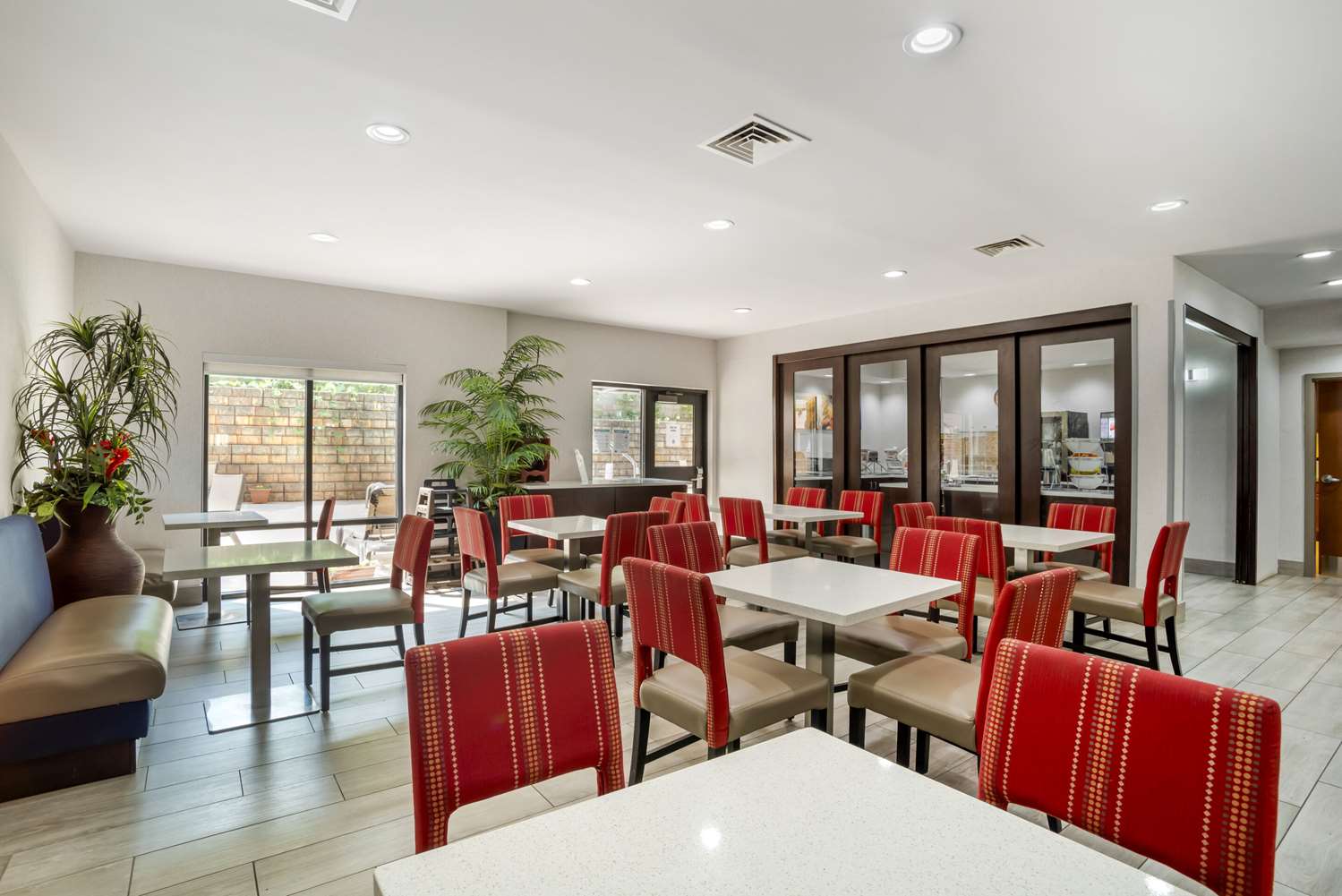 Comfort Suites At WestGate Mall 29/42