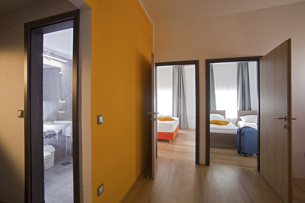 Hostel Uni 33/34
