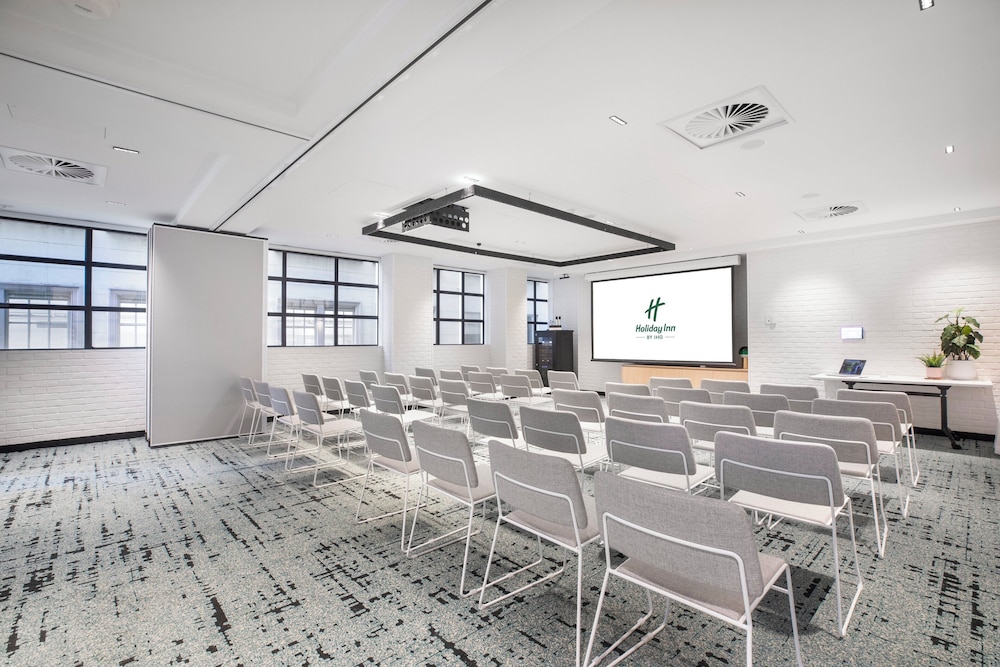 Holiday Inn Melbourne Bourke Street Mall by IHG 41/48