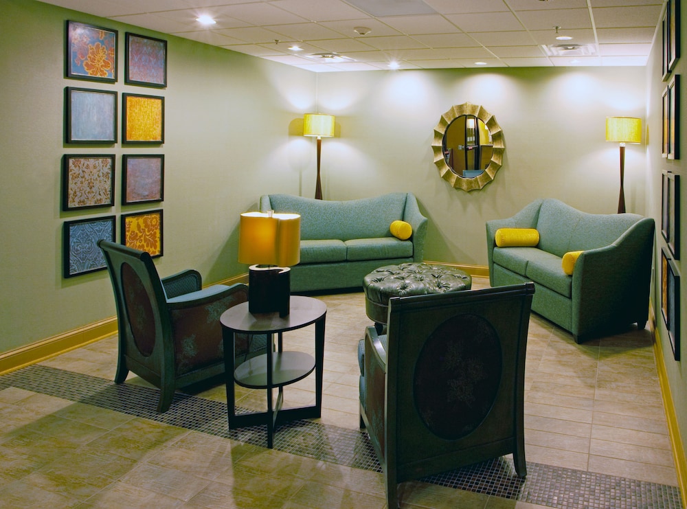 Holiday Inn Express Suites Thornburg S Fredericksburg 40/58