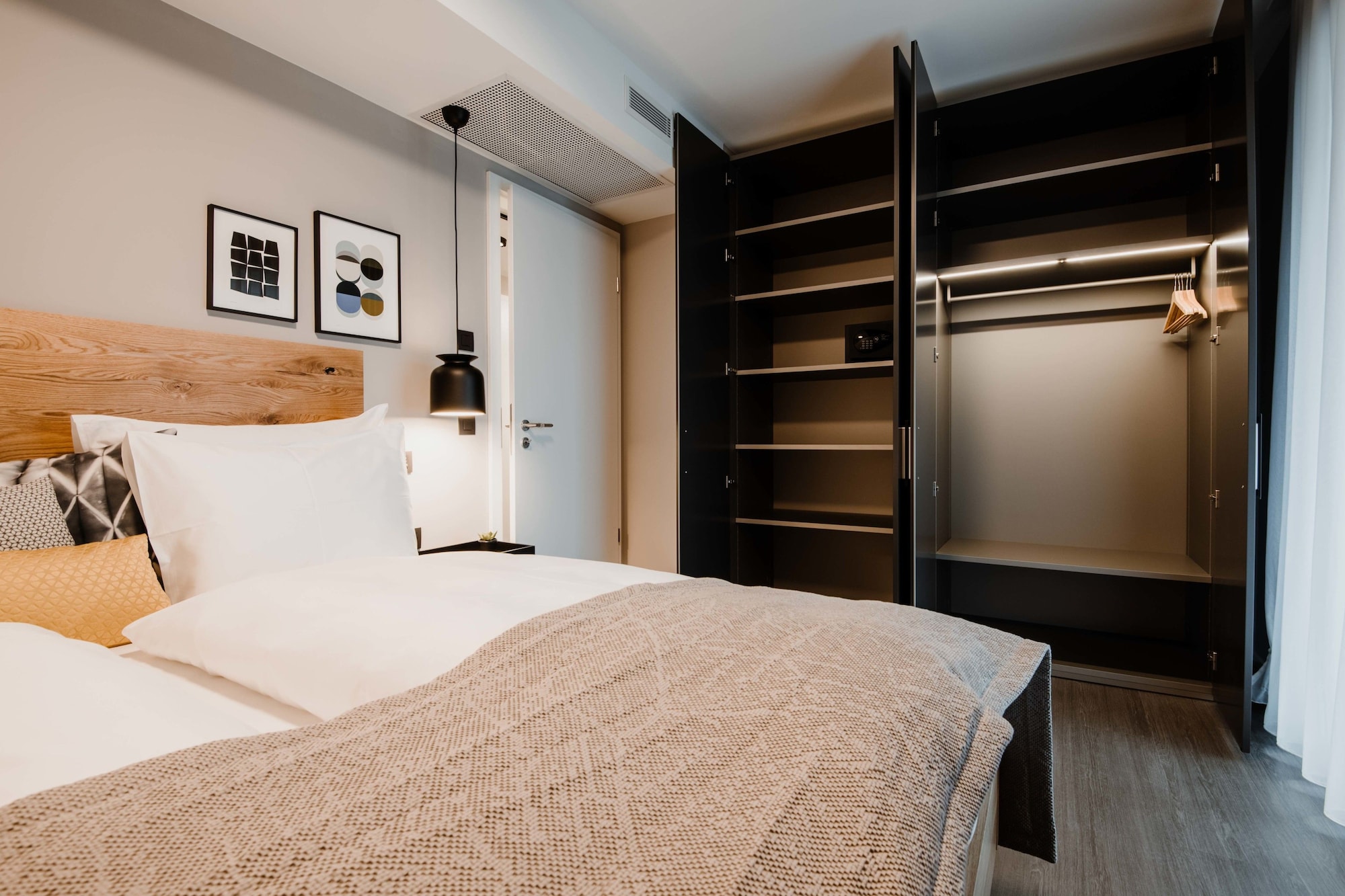 2 BEDROOMS, BUSINESS, PREMIUM, APARTMENT