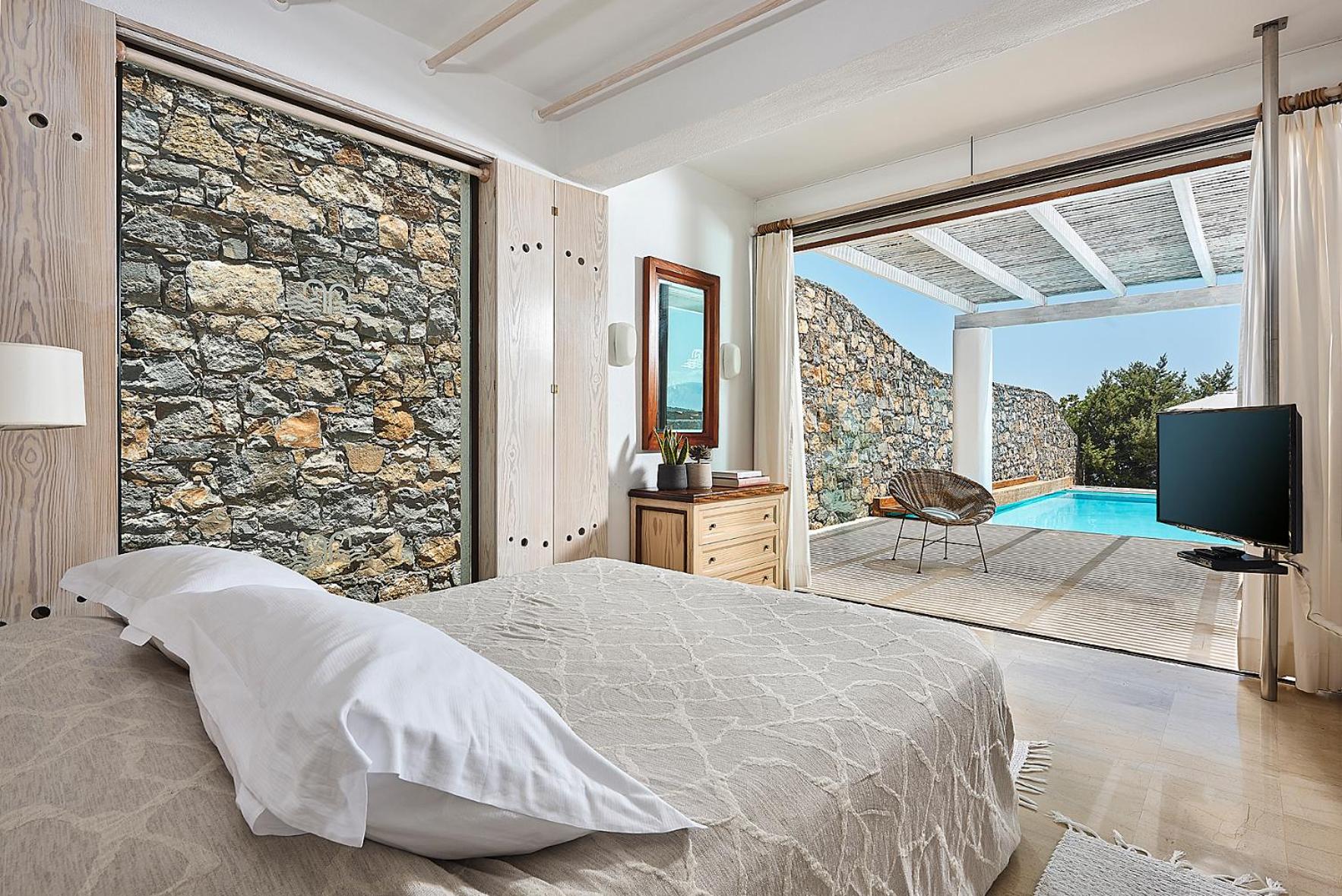 3 Bedrooms, Villa, Sea Front, Private Pool