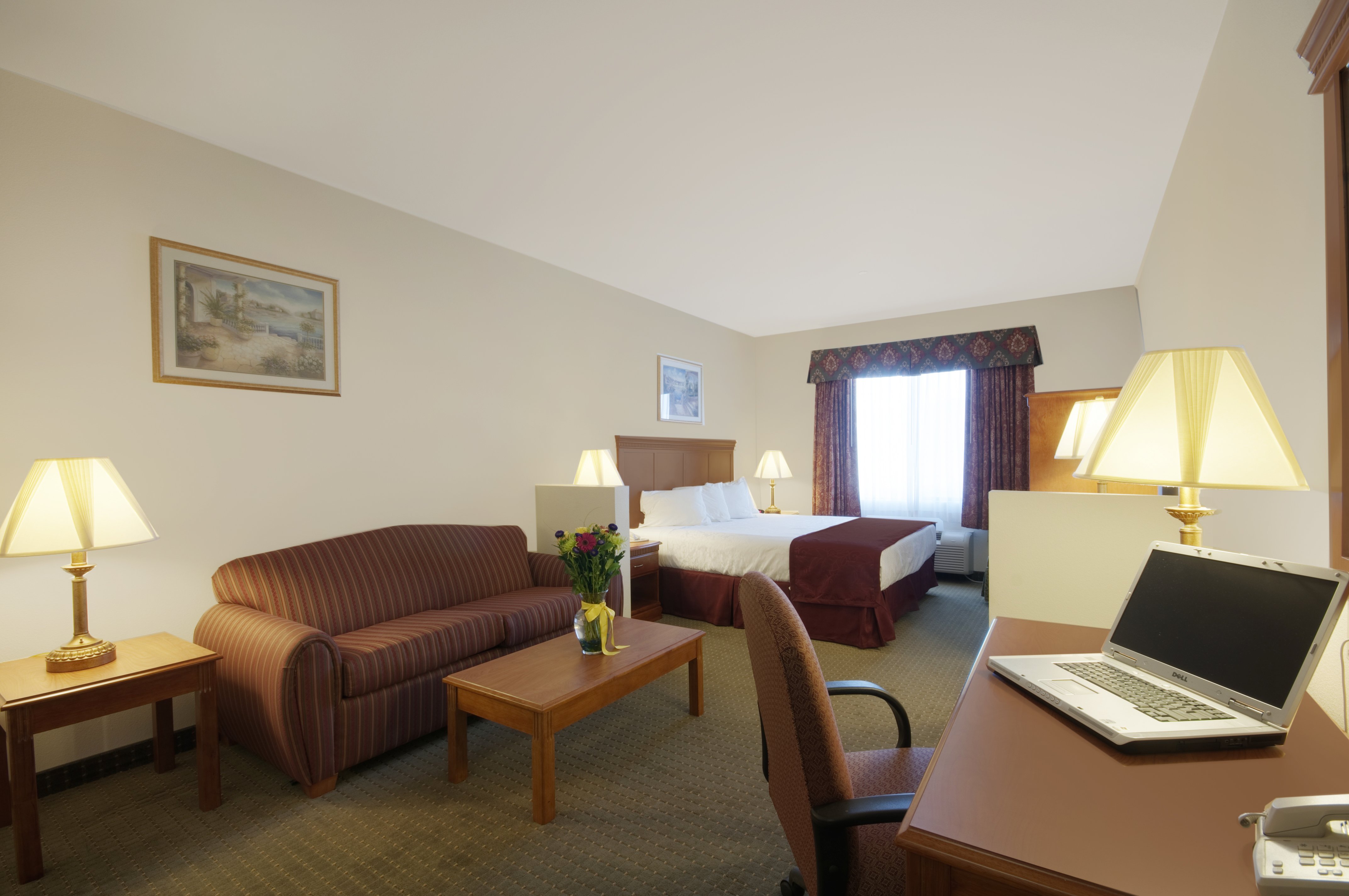 Best Western Plus Lake Elsinore Inn & Suites 34/53